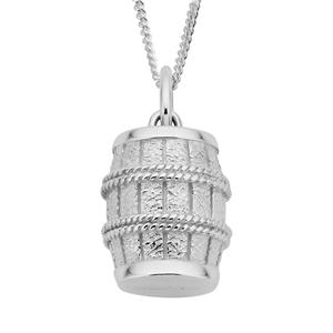 <p>Barrel Pendant</p>
<p>Desperate to continue on with their mission, Bilbo Baggins™, using empty wine barrels and the power of The Ring, devises a plan to free the dwarves and escape from the Elves.</p>
<p>Comes with official The Hobbit pouch.</p>